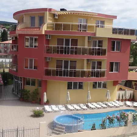 Sunny Flower Family Hotel 3*