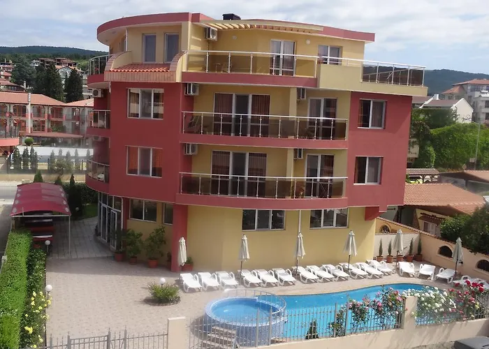 Sunny Flower Family Hotel 3*