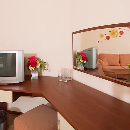 מלון Sunny Flower Family 3*