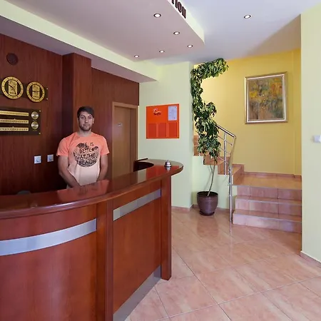 Sunny Flower Family מלון